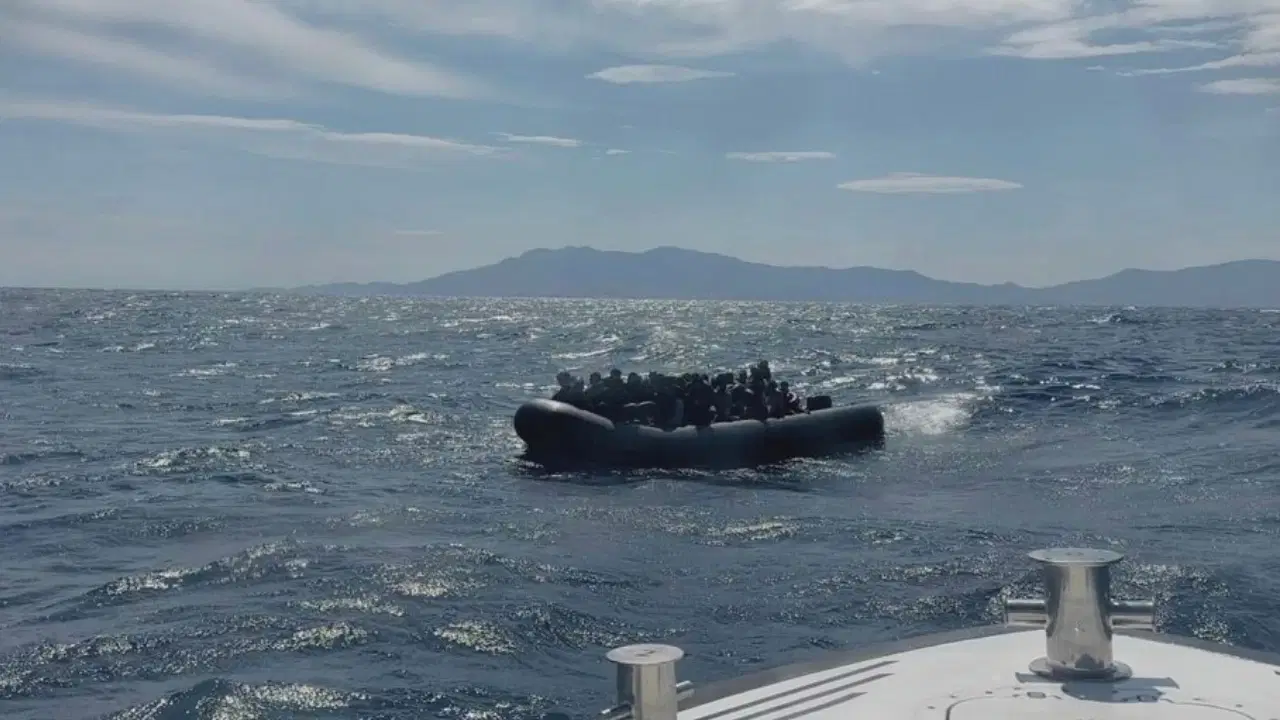 Ayvacık Sahilinde 43 Kaçak Göçmen Yakalandı