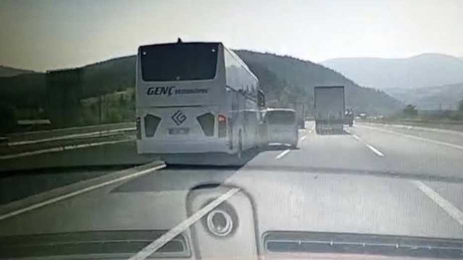Üniversite Öğrencisi Takla Atan Araçta Hayatını Kaybetti