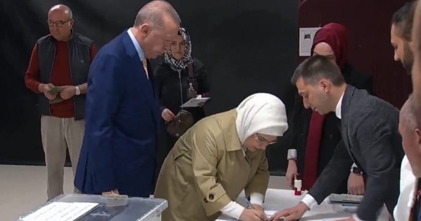 AKP Cumhurbaşkanı Erdoğan İstanbul'da oy kullandı: “İki seçim bizi yordu” – Son Dakika Siyaset Haberleri