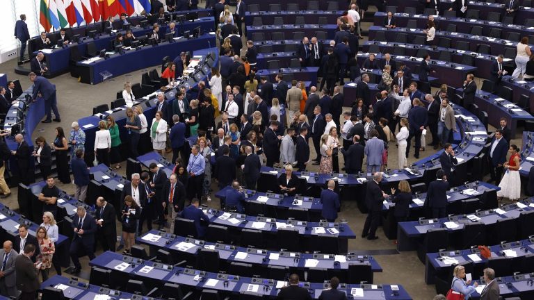 AB liderleri von der Leyen'in Komisyon atamalarında cinsiyet eşitliği çağrısını görmezden geliyor