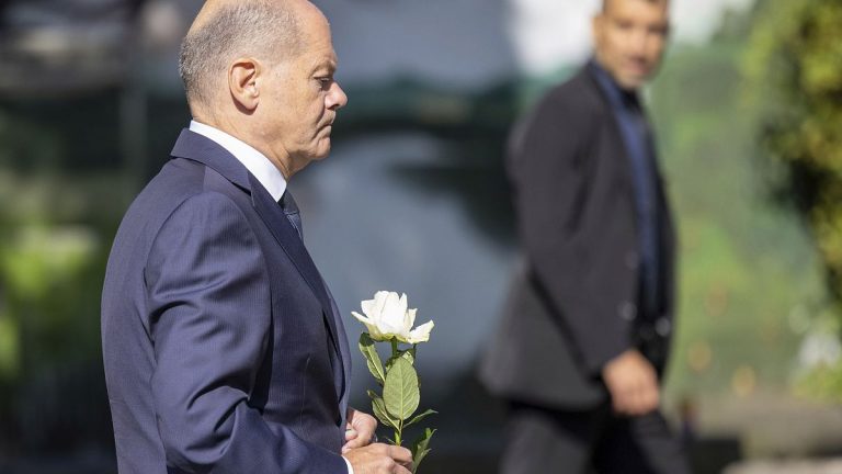 Almanya Başbakanı Scholz sığınmacıların sınır dışı edilmesini hızlandırma sözü verdi