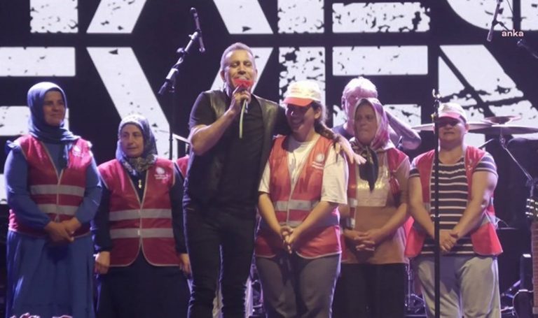 Haluk Levent, Polonez çalışanlarıyla sahneye çıktı – Son Dakika Türkiye Haberleri