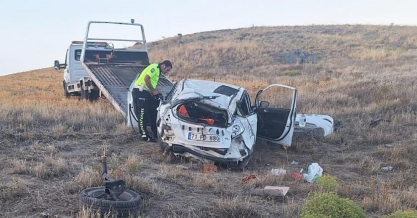 Kırşehir'de otomobil hendeğe devrildi: 1 ölü, 1 yaralı – Son Dakika Türkiye Haberleri