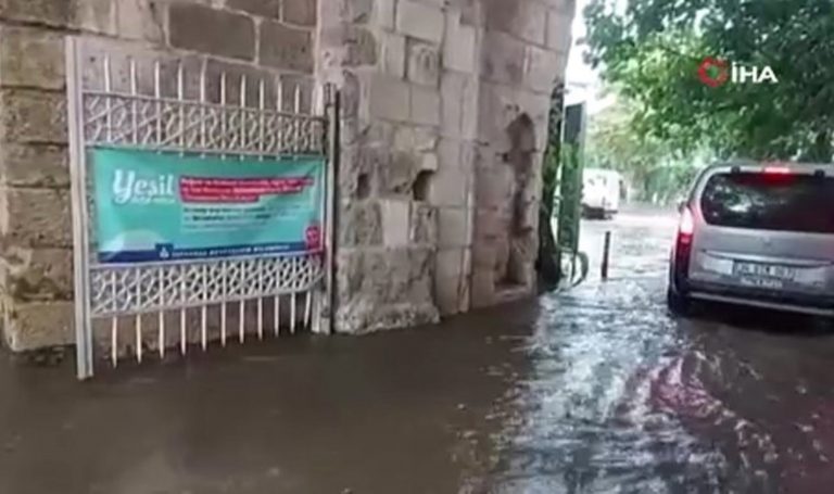 Fatih'te şiddetli yağış: Gülhane Parkı sular altında kaldı – Son Dakika Türkiye Haberleri