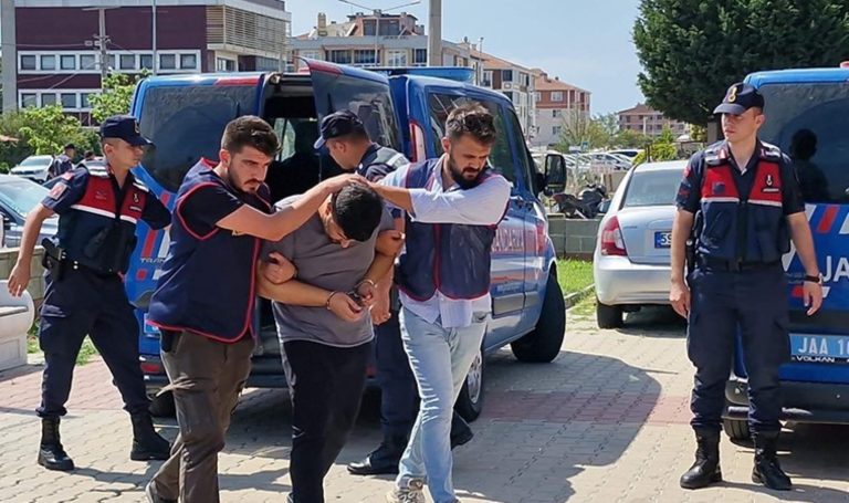 Yakalanan 13 yıl hapis cezasına çarptırılan 2 kişiyi öldüren firari tutuklu aranıyor – Son Dakika Türkiye Haberleri