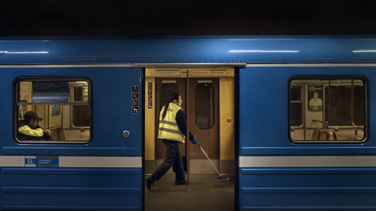 İsveç, ülkelerine dönmeyi kabul eden mültecilere 2026’dan itibaren 1,15 milyon TL ödemeyi planlıyor