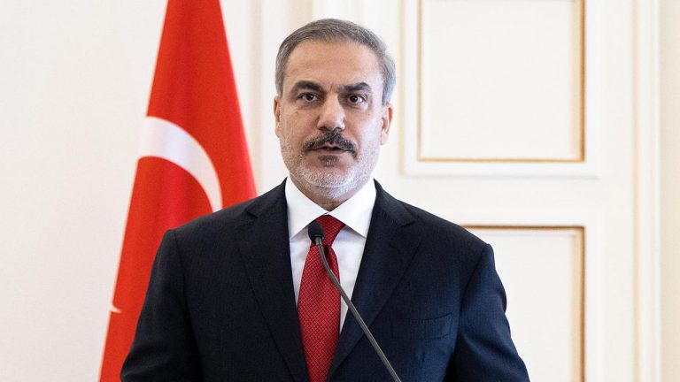 Bakan Fidan: YPG terör örgütü olarak Suriye’de