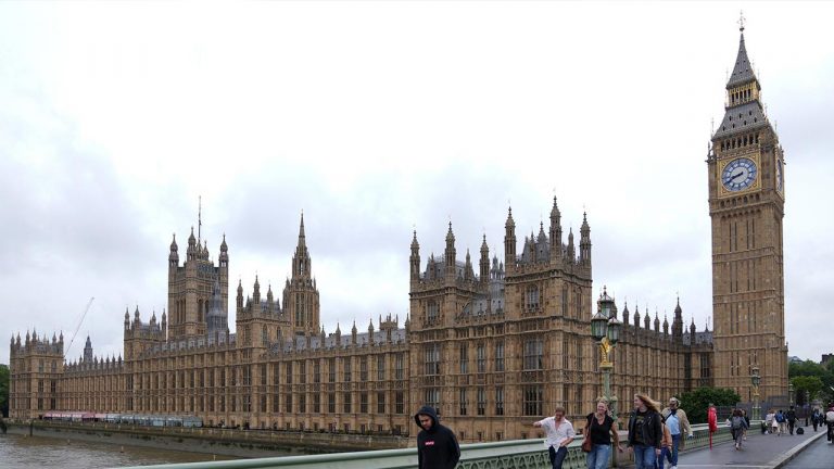 İngiliz parlamento komitesi hükümete Filistin’i tanıma çağrısında bulundu