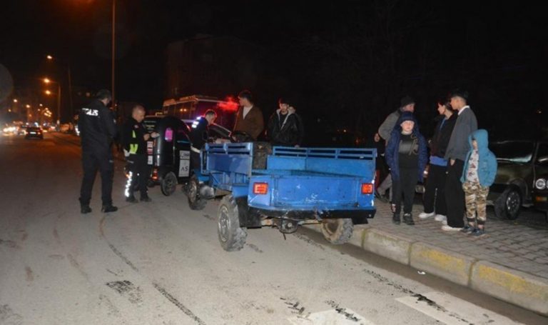 Otomobil park halindeki ‘patpat’a çarptı: 2 yaralı – Son Dakika Türkiye Haberleri