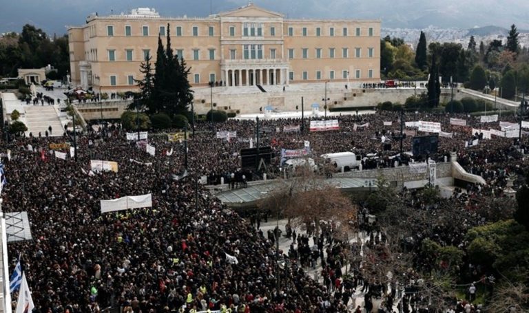 Yunanistan’daki hayat durdu … büyük felaketin yıldönümünde duran insanlar! – Son Dakika Dünya Haberleri
