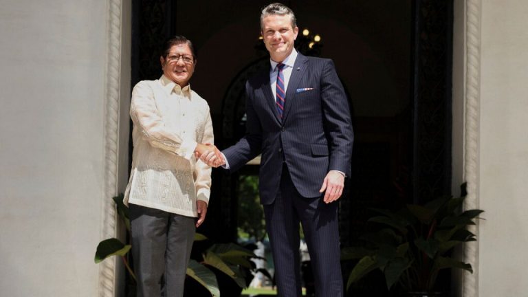 Amerika Birleşik Devletleri Savunma Bakanı Pete Hegseth, Filipinler’i Çin’e karşı destekleyeceğine söz verdi