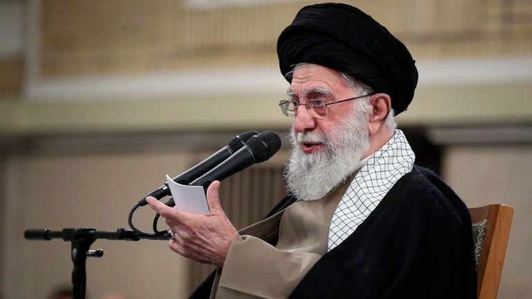 İran dini lideri Khamenei: Amerika Birleşik Devletleri ile müzakerelerde “çok iyimser” değilim