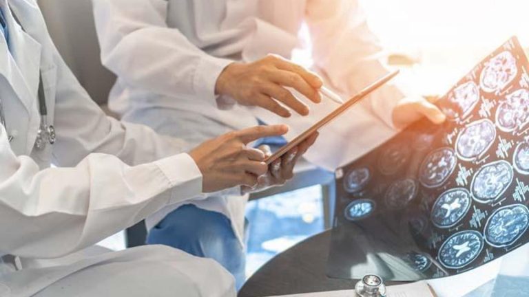 Beyin Pil Tedavisi olan Parkinson hastalarında titreme azalması