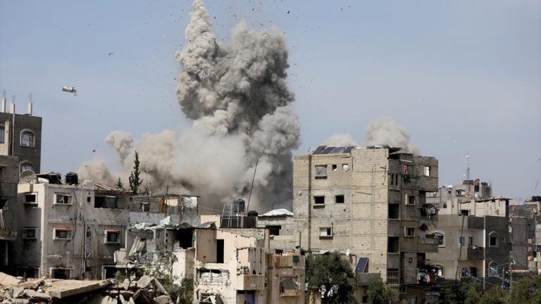 3 Filistinliler, İsrail’in kalenin mülteci kampına yönelik saldırısında hayatını kaybetti