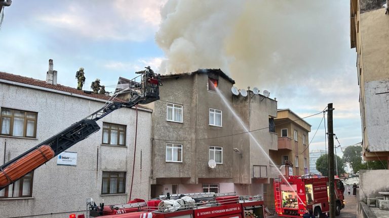 Ataşehir binasının çatısında bir yangın çıktı 3