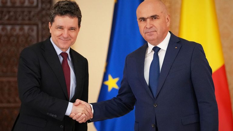 Romanya’nın yeni Cumhurbaşkanı, merkez sağın eski belediye başkanını başbakan olarak atadı