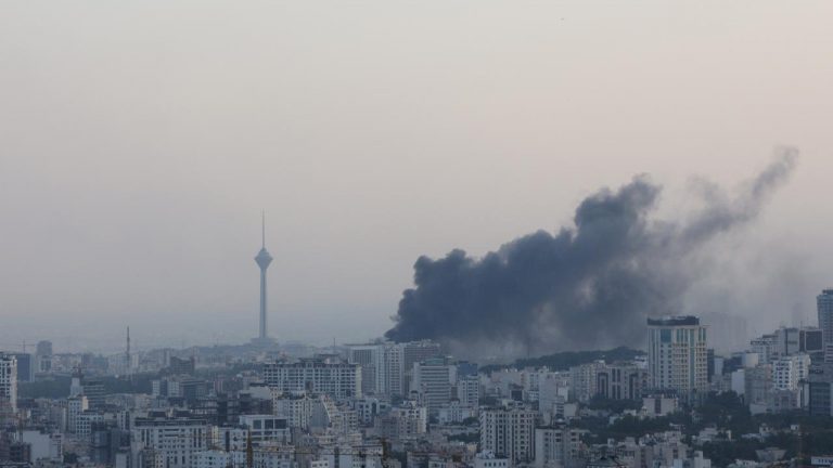 İsrail, Tahran’ın kuzeydoğusundaki İmam Hüseyin Üniversitesine saldırı düzenledi
