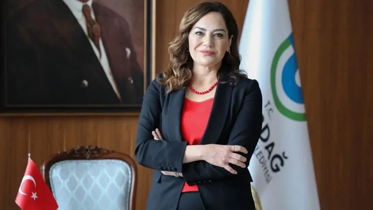 Candan Yüceer’den operasyonlara sert tepki: ‘Demokrasiyi, adil yargılanma hakkını savunmaya devam edeceğiz!’ – Son Dakika Siyaset Haberleri