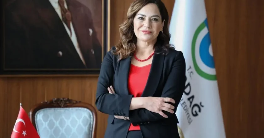Candan Yüceer’den operasyonlara sert tepki: ‘Demokrasiyi, adil yargılanma hakkını savunmaya devam edeceğiz!’ – Son Dakika Siyaset Haberleri