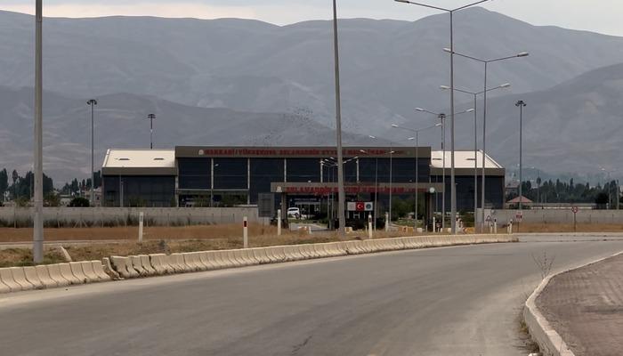 Hakkarililer havalimanına ek sefer istedi