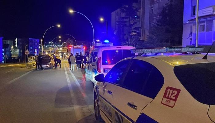 Üst geçitte otomobil ile hafif ticari araç çarpıştı: 1 yaralı