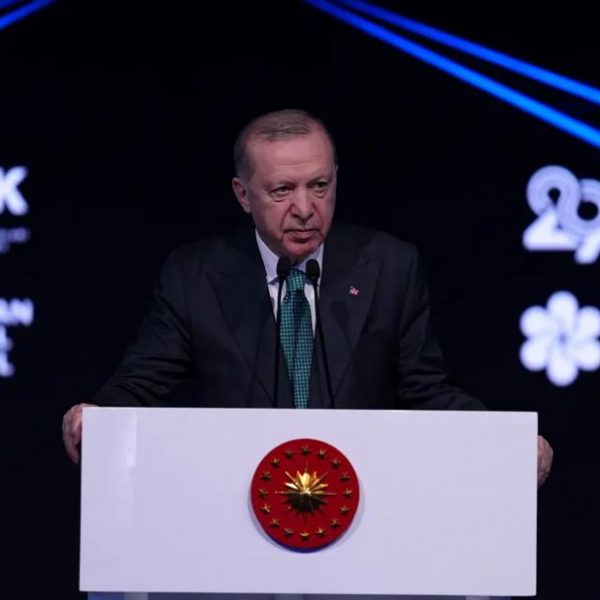 Erdoğan’dan asgari ücret uyarısı: “TİSK sorumluluk almalı”